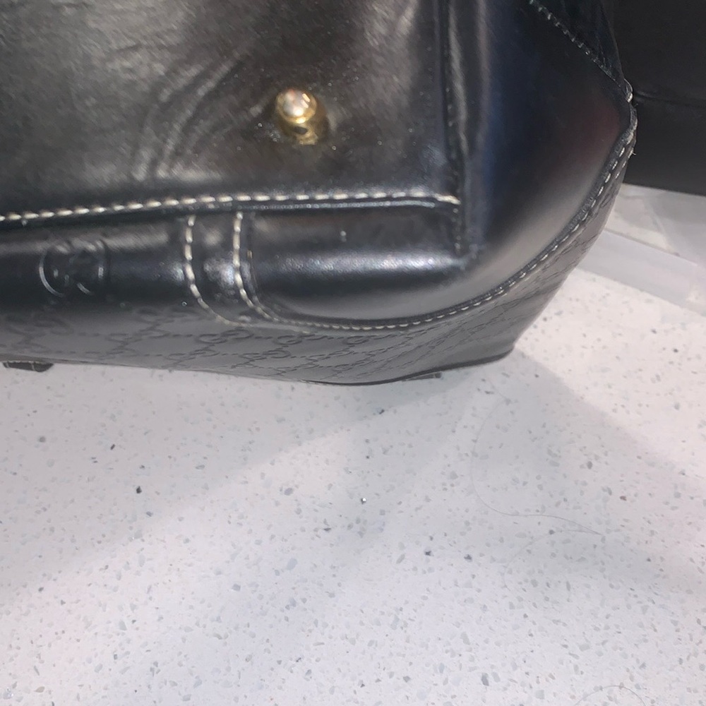Gucci Vintage Black leather Debossed Shoulder Bag with Gold Hardware RARE - Picture 8 of 16